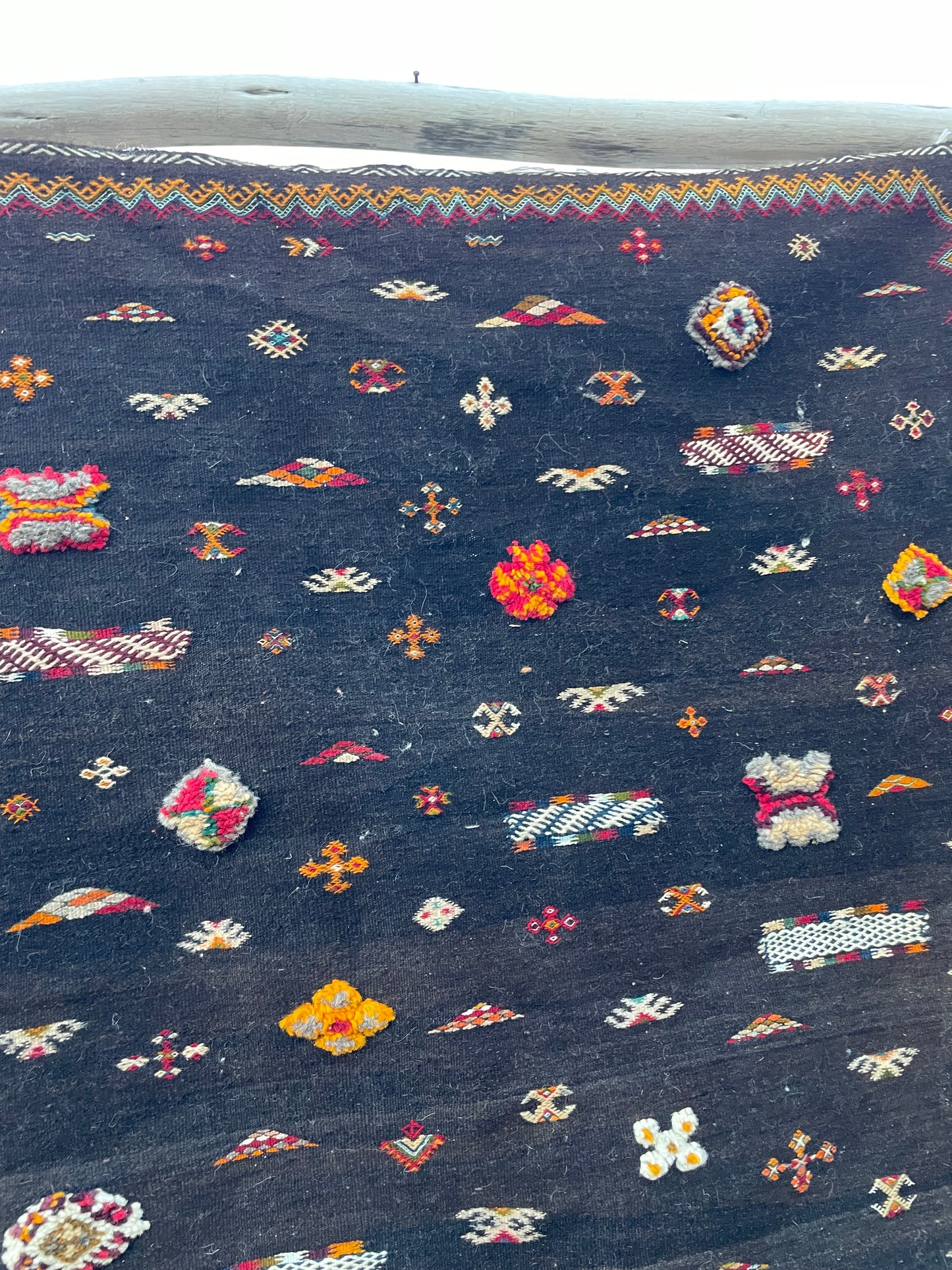 Taznakh Moroccan Rug – 4.9 x 3.3 ft Handmade Berber Wool Carpet | Vintage Tribal Area Rug