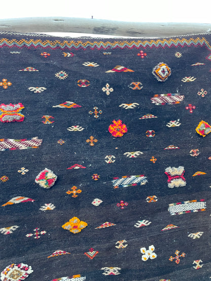 Taznakh Moroccan Rug – 4.9 x 3.3 ft Handmade Berber Wool Carpet | Vintage Tribal Area Rug