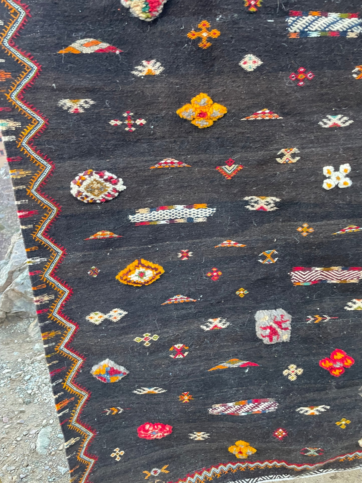 Taznakh Moroccan Rug – 4.9 x 3.3 ft Handmade Berber Wool Carpet | Vintage Tribal Area Rug