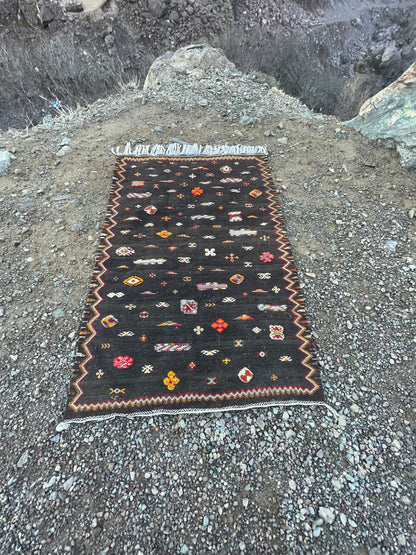 Taznakh Moroccan Rug – 4.9 x 3.3 ft Handmade Berber Wool Carpet | Vintage Tribal Area Rug