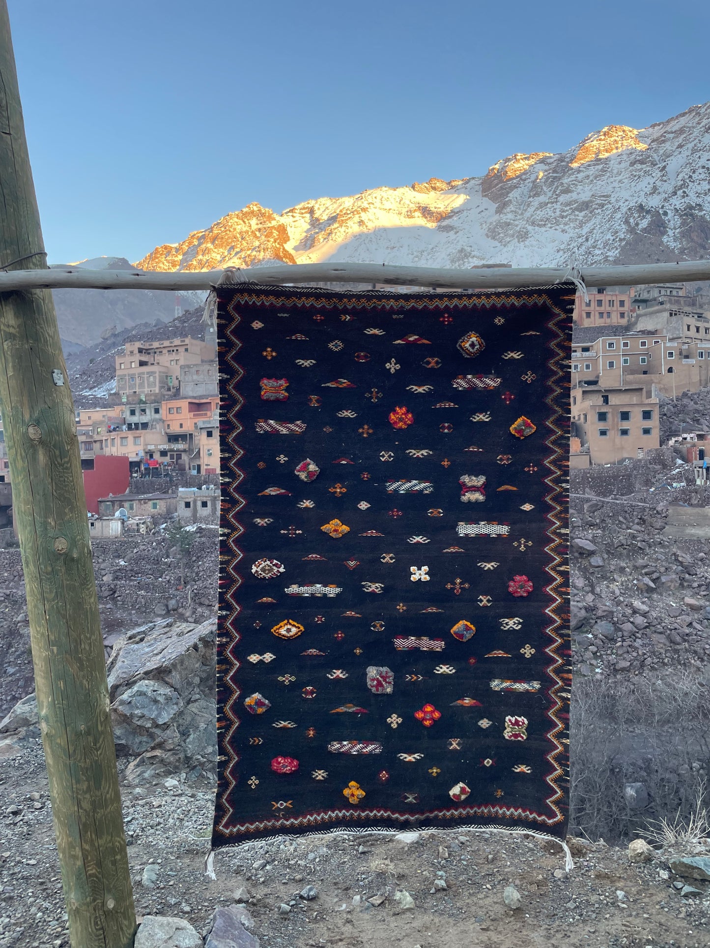 Taznakh Moroccan Rug – 4.9 x 3.3 ft Handmade Berber Wool Carpet | Vintage Tribal Area Rug