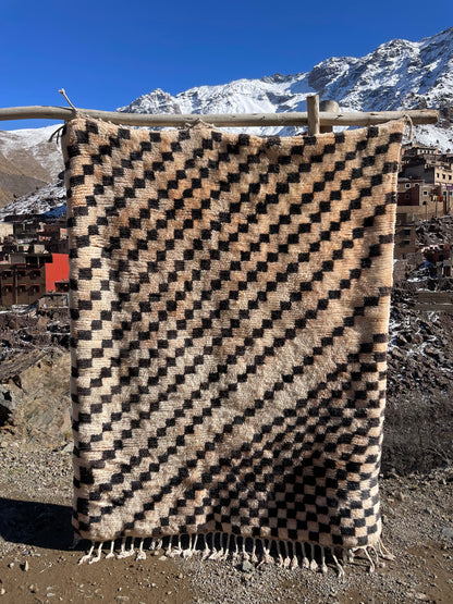 Handwoven Moroccan Checkered Rug 6.6 x 4.9 ft (200 x 150 cm) – Vintage Berber Wool Carpet, Neutral Geometric Area Rug