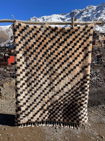 Handwoven Moroccan Checkered Rug 6.6 x 4.9 ft (200 x 150 cm) – Vintage Berber Wool Carpet, Neutral Geometric Area Rug