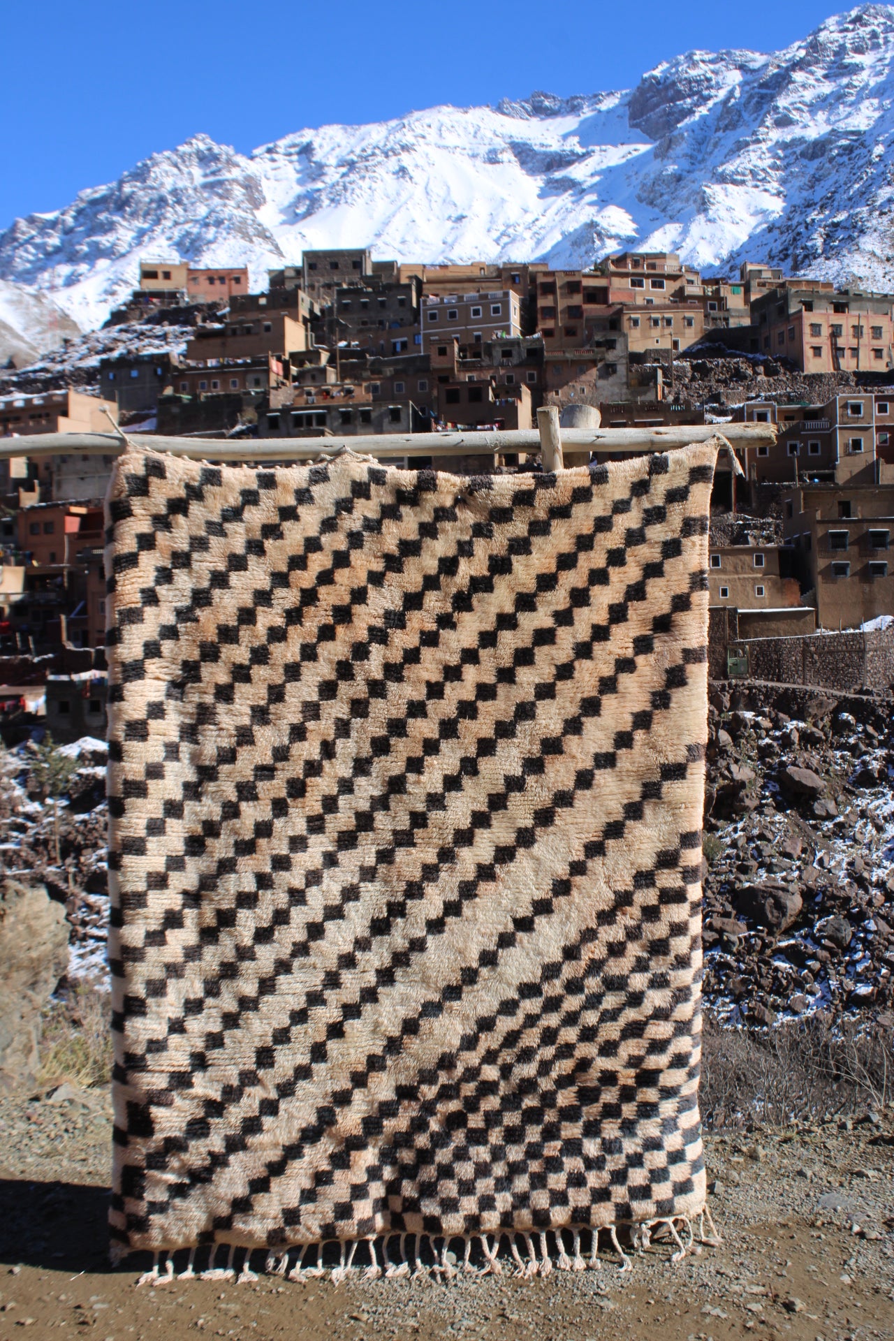Handwoven Moroccan Checkered Rug 6.6 x 4.9 ft (200 x 150 cm) – Vintage Berber Wool Carpet, Neutral Geometric Area Rug