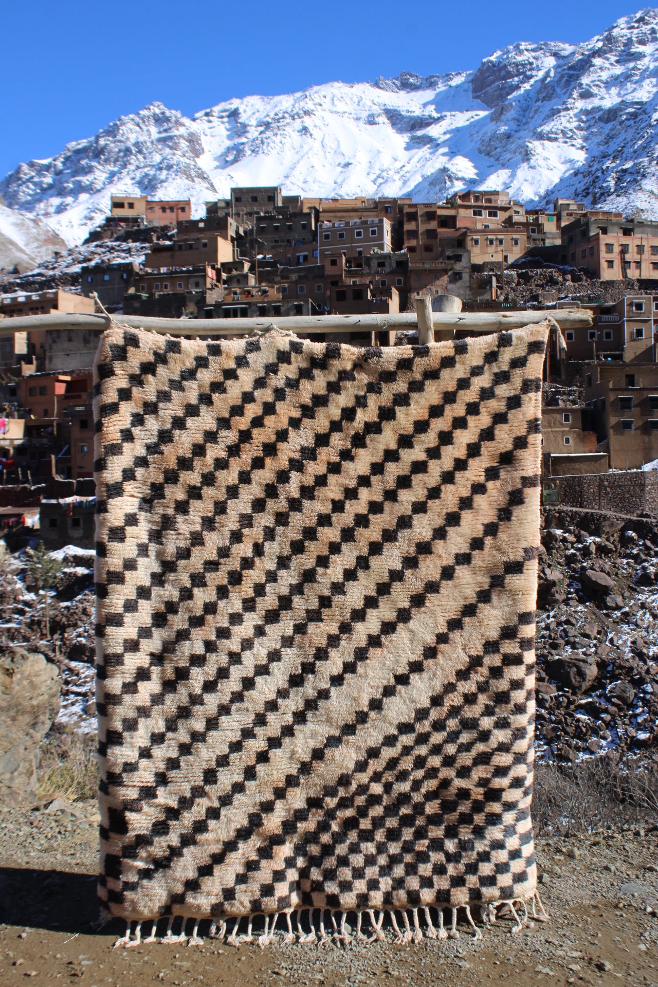 Handwoven Moroccan Checkered Rug 6.6 x 4.9 ft (200 x 150 cm) – Vintage Berber Wool Carpet, Neutral Geometric Area Rug