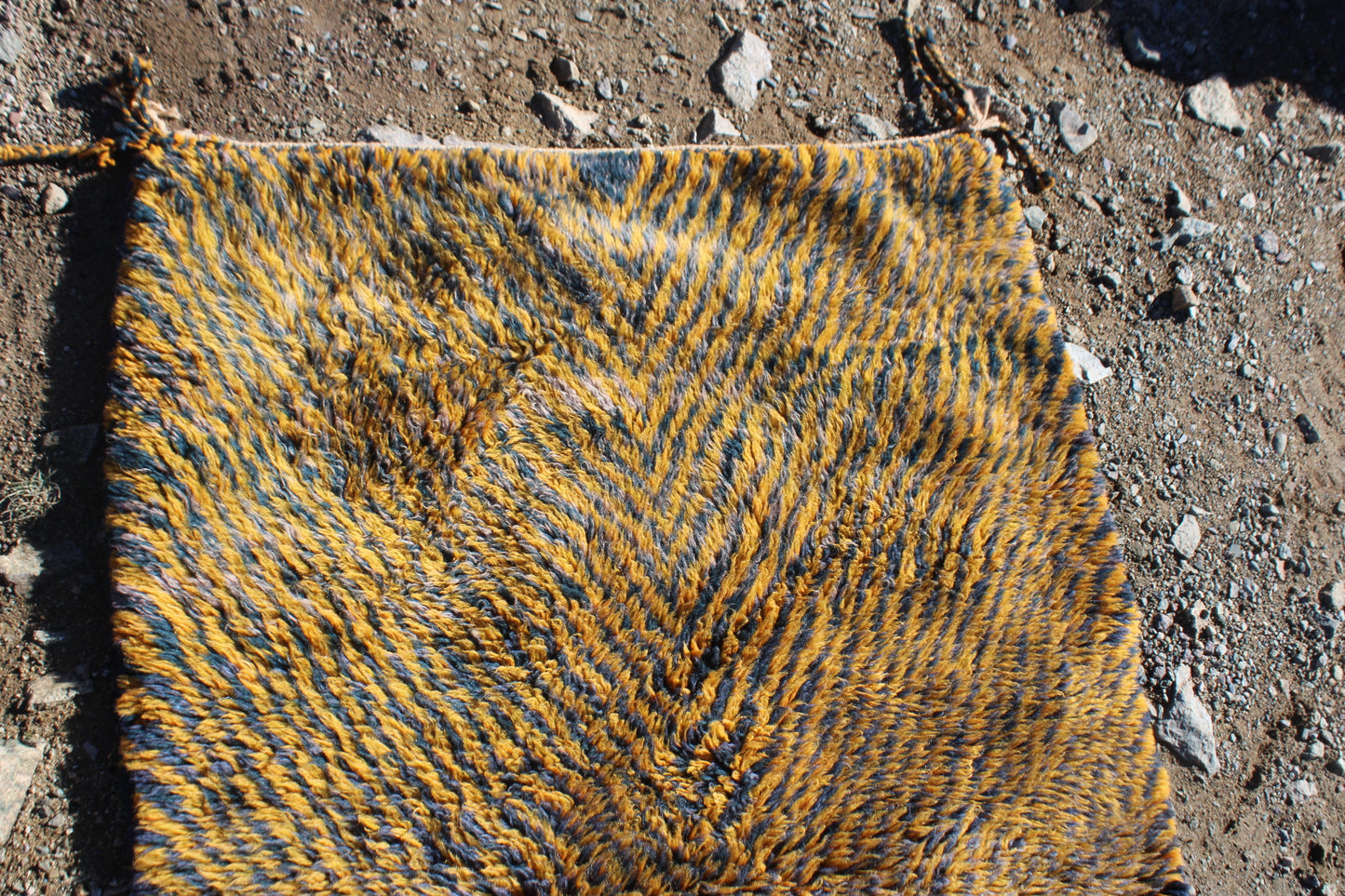 Handmade Moroccan Atlas Rug – 4.9 x 3.3 ft (150 x 100 cm) – Vintage Berber Wool Carpet