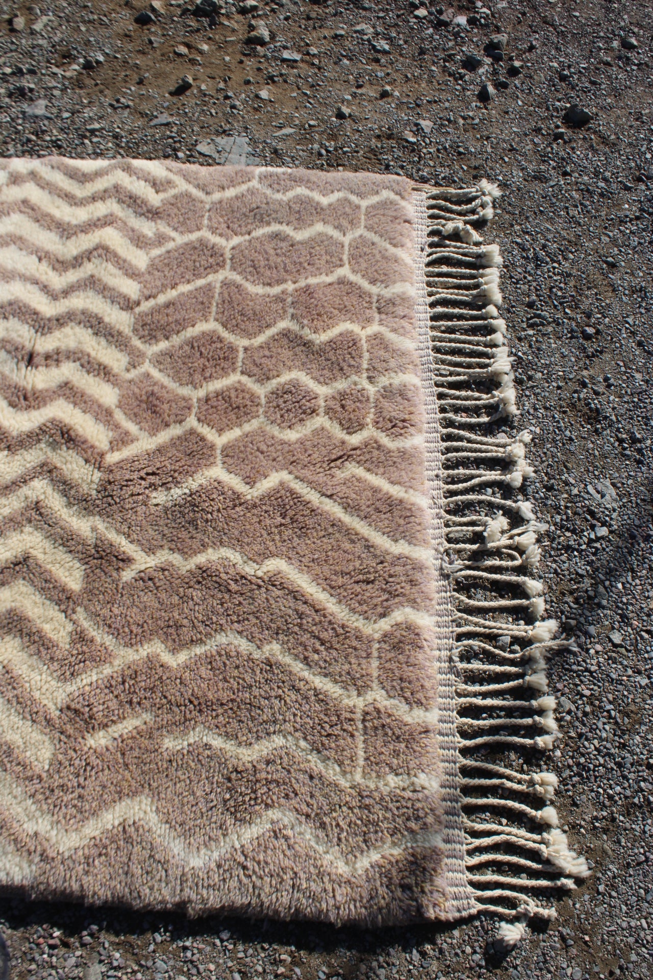Handwoven Moroccan Beni Ourain Rug – Subtle Chevron & Diamond Pattern ≈ 8.5 × 5.25 ft