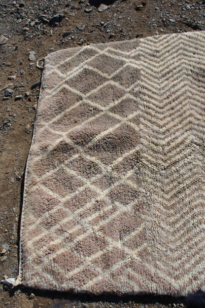 Handwoven Moroccan Beni Ourain Rug – Subtle Chevron & Diamond Pattern ≈ 8.5 × 5.25 ft
