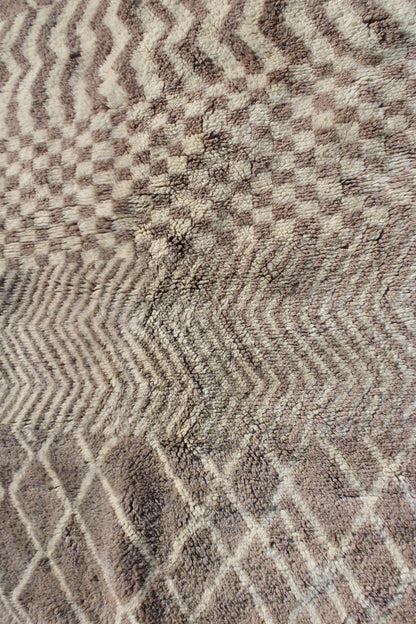 Handwoven Moroccan Beni Ourain Rug – Subtle Chevron & Diamond Pattern ≈ 8.5 × 5.25 ft