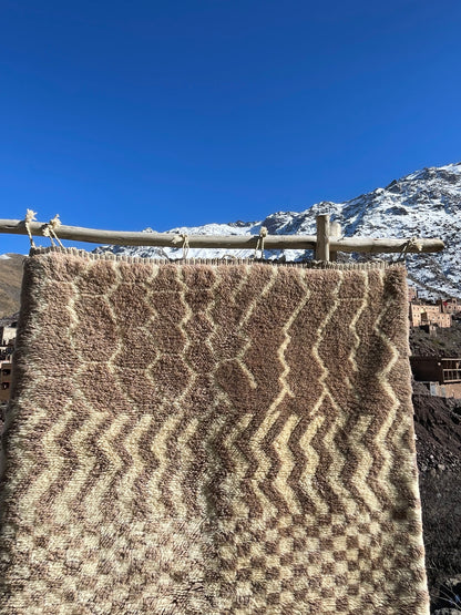 Handwoven Moroccan Beni Ourain Rug – Subtle Chevron & Diamond Pattern ≈ 8.5 × 5.25 ft