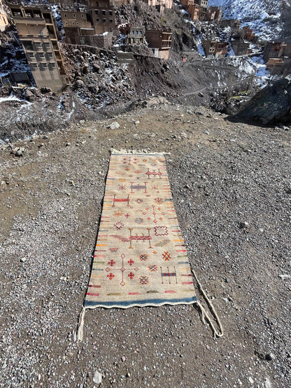 Handwoven Moroccan Akhnif Runner Rug – Berber Wool Kilim – 2.3 x 5 ft (70 x 154 cm)
