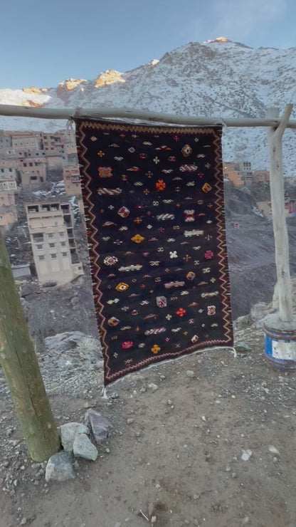 Taznakh Moroccan Rug – 4.9 x 3.3 ft Handmade Berber Wool Carpet | Vintage Tribal Area Rug